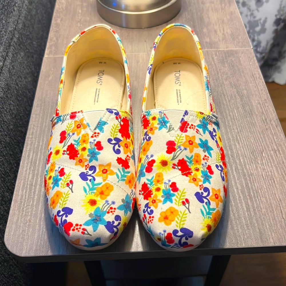 Toms Cream Canvas Slip-On Flats with Multicolor Floral Print sz 10